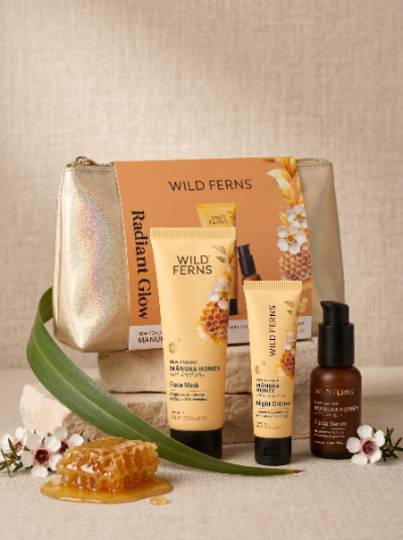 Wild Ferns Manuka Honey Cosmetic Bag Set Radiant Glow